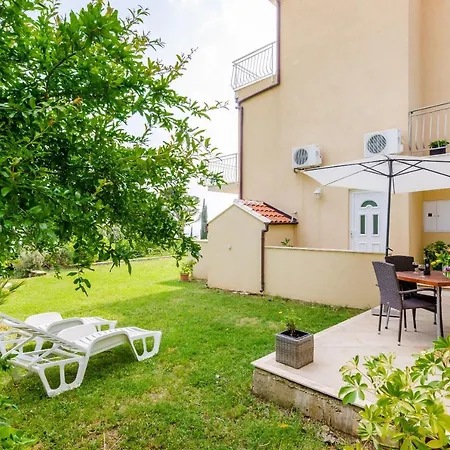 Color 아파트 믈리니