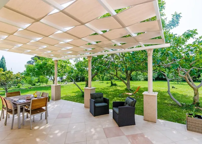 Color 아파트 믈리니