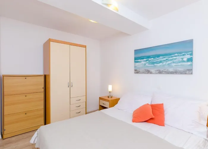 Color 아파트 믈리니