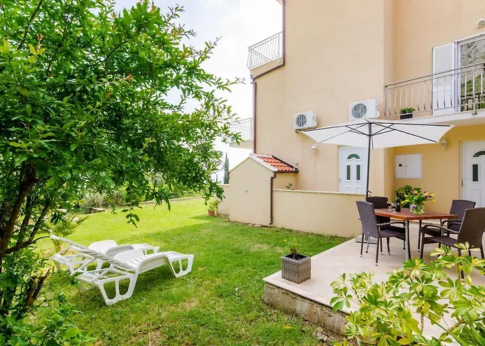 Color 아파트 믈리니