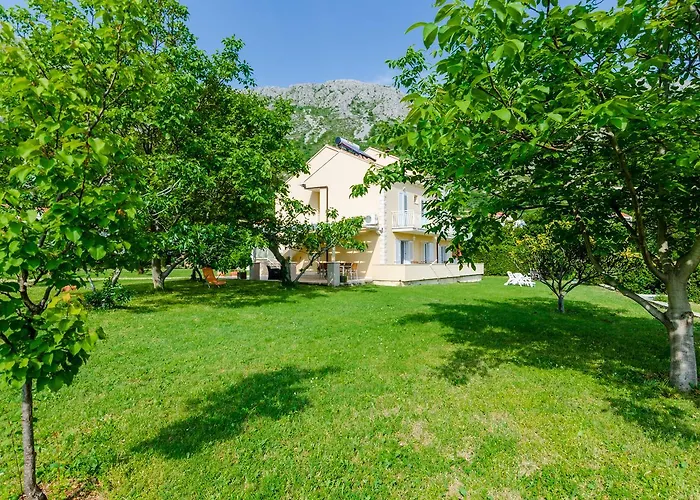 Color 아파트 믈리니